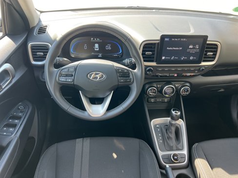 Used 2025 Hyundai Venue SEL image 21