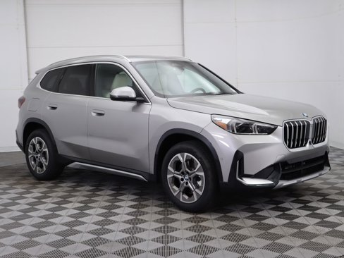 Used 2025 BMW X1 xDrive28i w/ Technology Package image 4