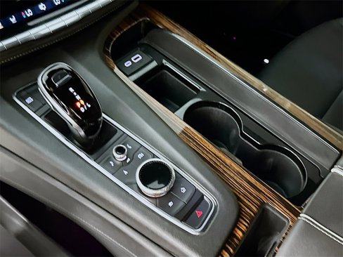 Used 2022 Cadillac Escalade ESV Luxury w/ LPO, Illumination Package image 17