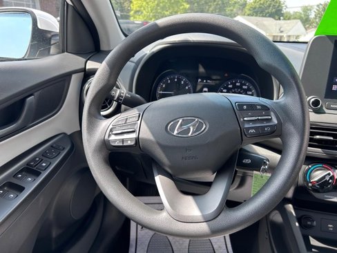 Used 2023 Hyundai Kona SE image 9