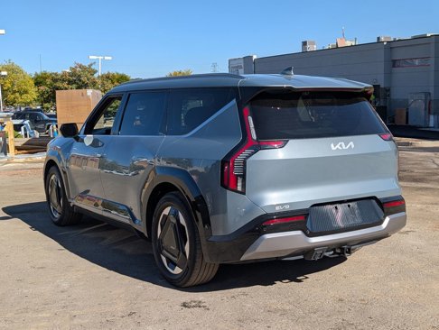Used 2024 Kia EV9 Land image 5