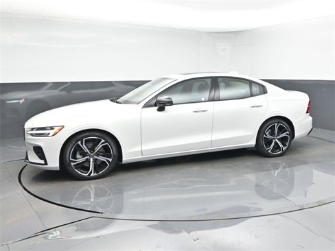 Used 2025 Volvo S60 B5 Plus w/ Protection Package Premier image 4