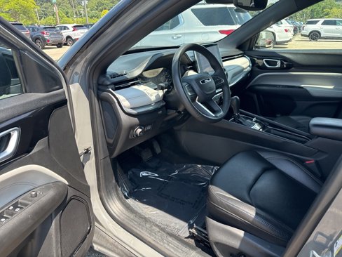 Used 2024 Jeep Compass Limited image 31