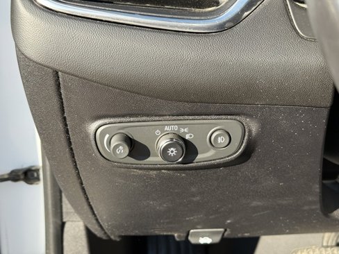 Used 2018 Chevrolet Equinox Premier image 18