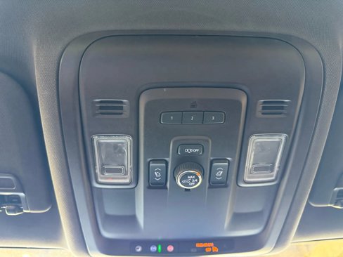 Used 2021 Chevrolet Tahoe Z71 w/ Z71 Off-Road Package image 18