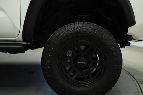 Used 2022 Toyota Tacoma TRD Off-Road image 19
