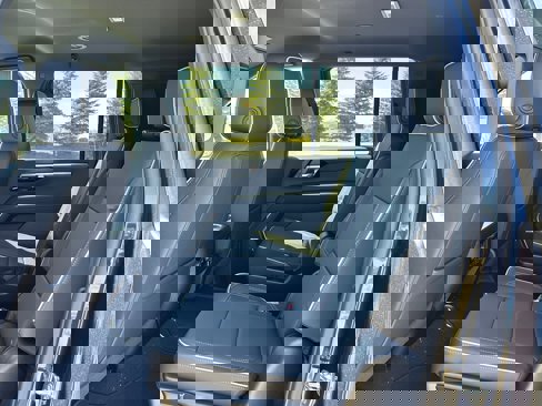 New 2025 Chevrolet Suburban Premier image 7