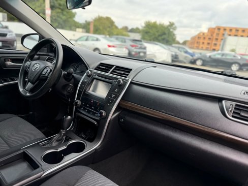 Used 2015 Toyota Camry LE image 14