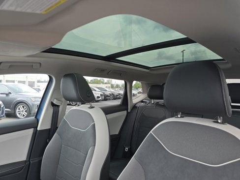 New 2025 Volkswagen Taos SE image 9