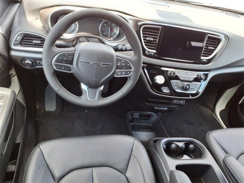New 2025 Chrysler Voyager LX image 8