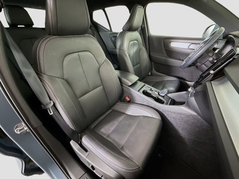 Used 2020 Volvo XC40 T5 Momentum image 26
