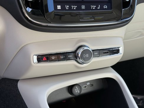 New 2026 Volvo XC40 B5 Plus w/ Protection Package Premier image 21