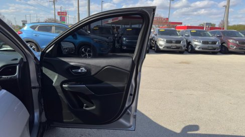 Used 2020 Jeep Cherokee Limited w/ Luxury Group image 13