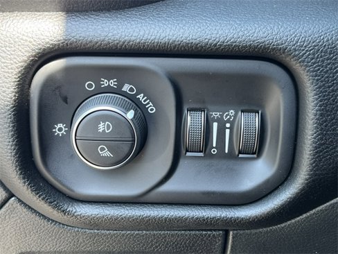 New 2026 RAM 1500 4x4 Crew Cab image 18