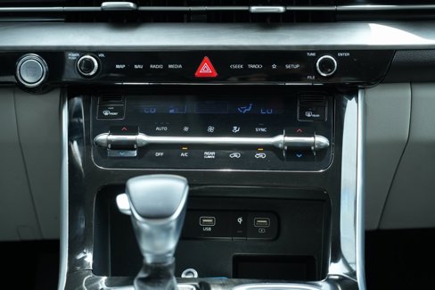 Used 2024 Kia Carnival EX image 36