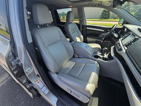 Used 2018 Toyota Highlander XLE image 23