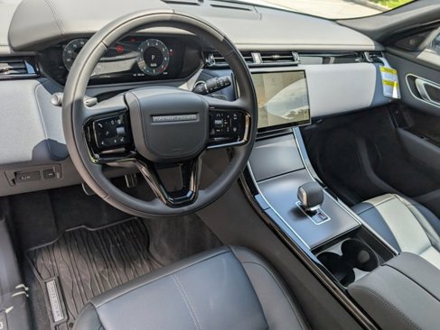 New 2026 Land Rover Range Rover Velar Dynamic SE image 4