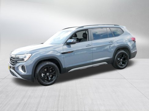 Used 2025 Volkswagen Atlas Peak Edition SE image 3