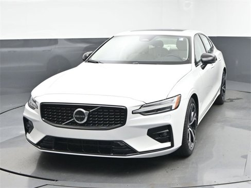 Used 2025 Volvo S60 B5 Plus w/ Climate Package image 3