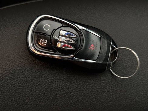 Used 2025 Buick Envista Sport Touring image 22