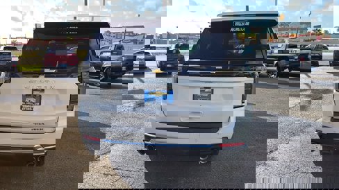 New 2025 Chevrolet Suburban Premier image 7