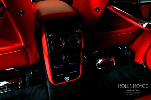 New 2025 Rolls-Royce Cullinan Black Badge image 21