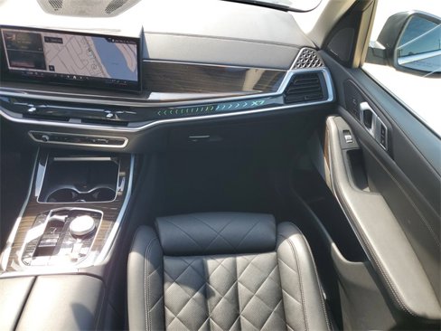 Used 2024 BMW X7 xDrive40i image 33