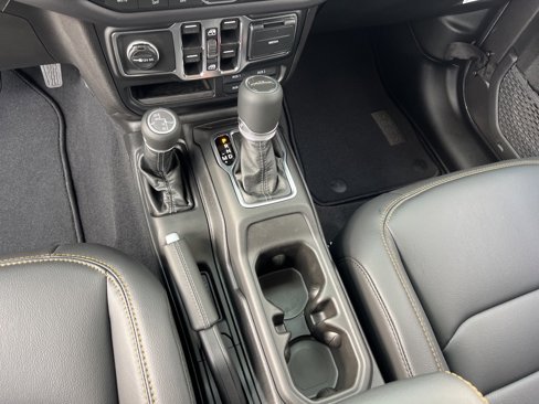 New 2025 Jeep Gladiator Sport image 11