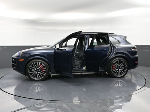 New 2025 Porsche Cayenne Turbo image 40