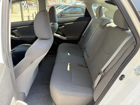 Used 2013 Toyota Prius Plug-In Hybrid image 30