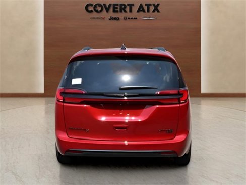 New 2026 Chrysler Pacifica Limited image 4