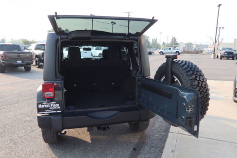 Used 2018 Jeep Wrangler Unlimited Rubicon w/ Connectivity Group image 7