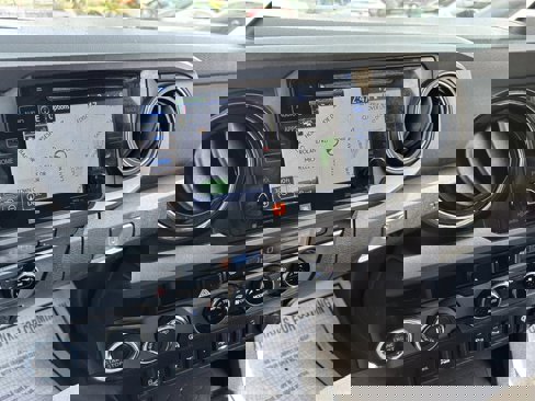 Used 2017 Toyota Tacoma TRD Off-Road image 14