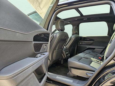 New 2025 Lincoln Nautilus Reserve w/ Jet Appearance Package image 24
