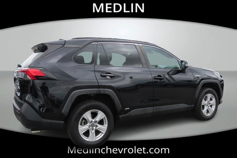 Used 2019 Toyota RAV4 LE image 8