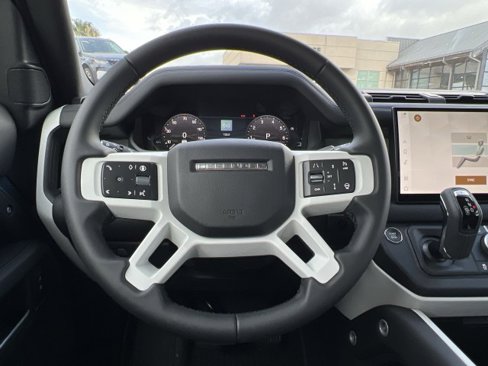 New 2025 Land Rover Defender 90 S image 28