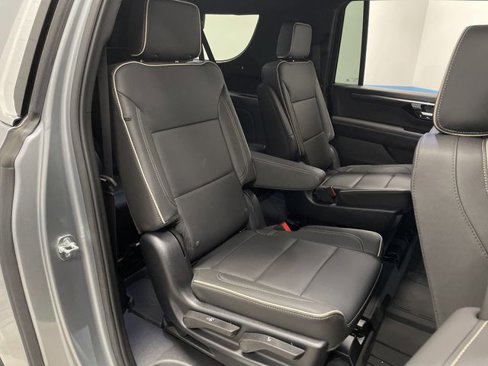 New 2025 Chevrolet Suburban Premier image 34