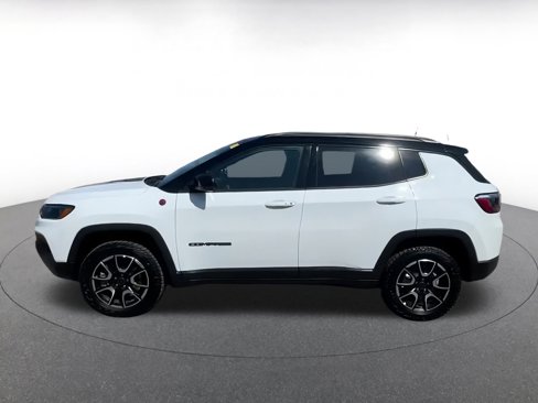 Used 2025 Jeep Compass Trailhawk image 8