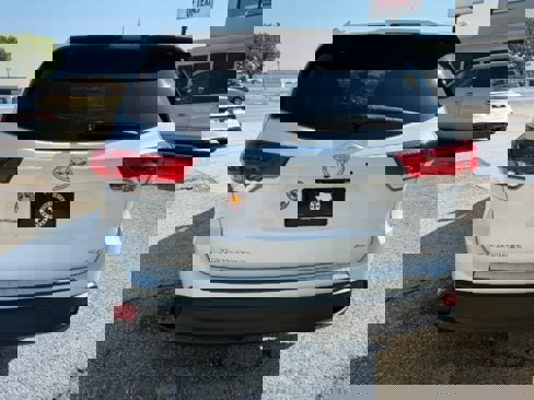 Used 2018 Toyota Highlander FWD V6 image 6