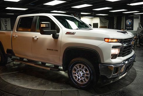 Used 2024 Chevrolet Silverado 2500 LT image 5