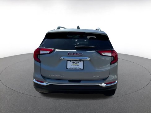 Used 2024 GMC Terrain SLT image 12
