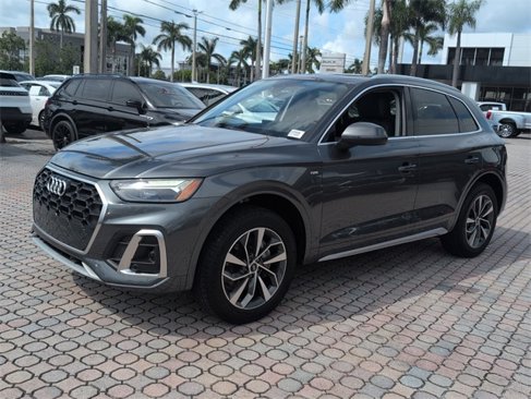 Used 2022 Audi Q5 2.0T Premium w/ Convenience Package image 4