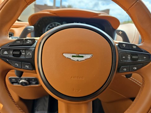 Used 2023 Aston Martin DBX image 11