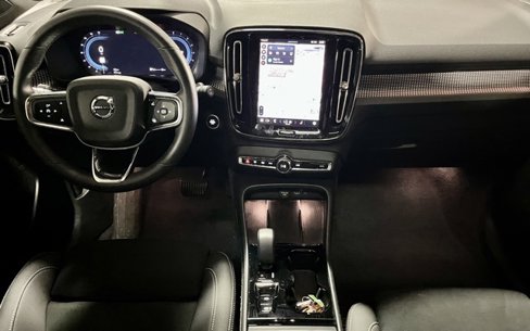 Used 2025 Volvo XC40 B5 Plus image 24