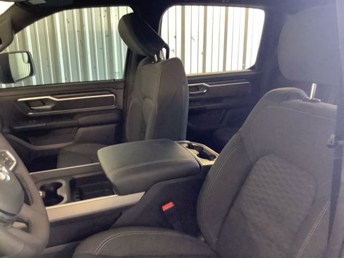 New 2026 RAM 1500 4x4 Crew Cab image 34