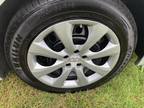 Used 2020 Toyota Corolla LE image 3