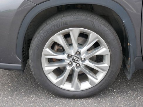 Used 2023 Toyota Highlander Limited image 9
