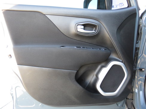 Used 2018 Jeep Renegade Latitude w/ Popular Equipment Group image 20