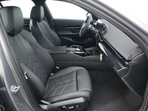 Used 2025 BMW 530i image 21