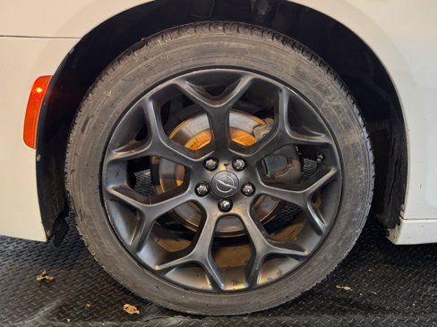 Used 2019 Chrysler 300 S image 9